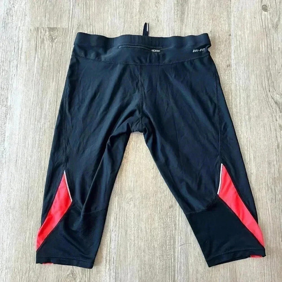 Womens Nike Dri-Fit Black Capri Leggings - L - Picture 4 of 7